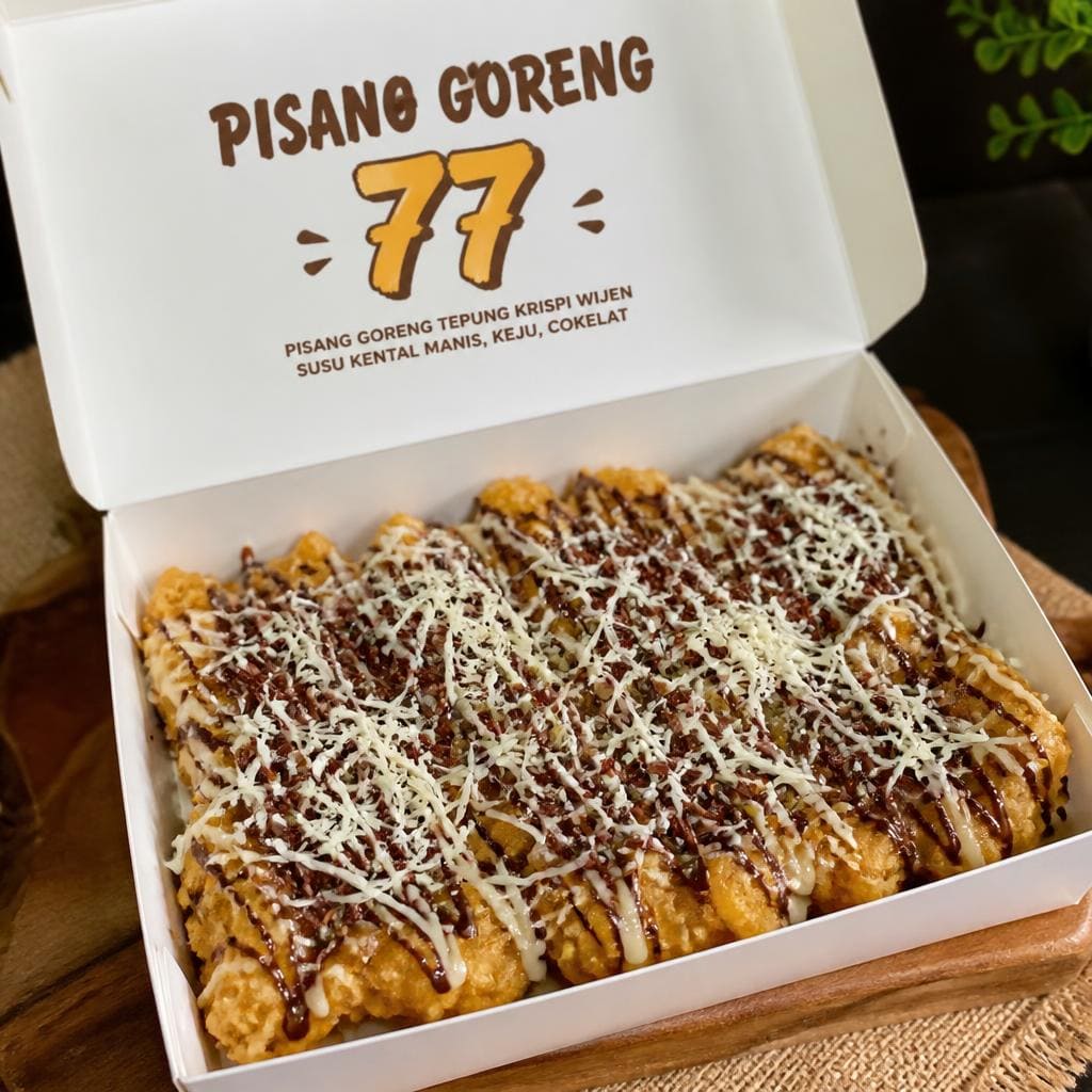 Pisang Goreng 77 Es Teler 77 dengan tepung krispi wijen dan topping manis